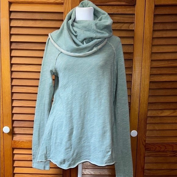 Free People Beach Boho Cowl Neck Top Size Medium/Large - Picture 2 of 10